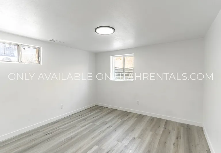 5866 S 129 W #DOWNSTAIRS — Photo 16