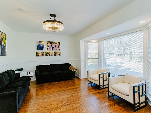 5th image of 6556 N Drake Ave