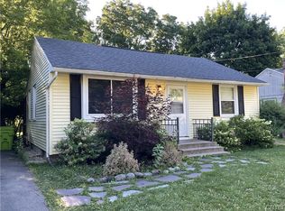 312 Hunt Dr, Fayetteville, NY