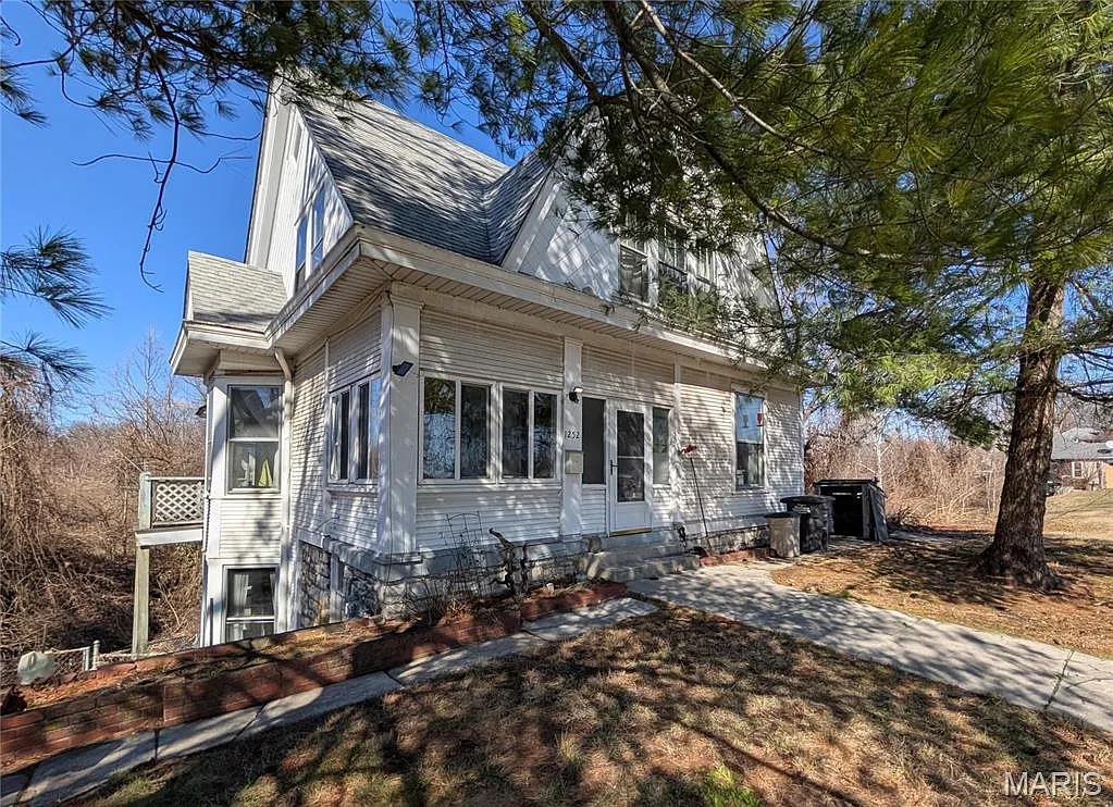 1252 State St photo 1