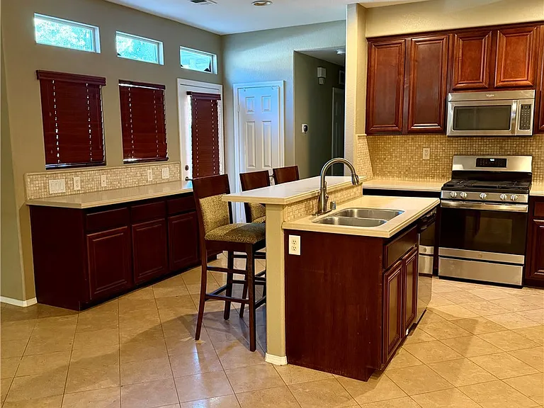 4996 Arborwood Ln — Photo 6