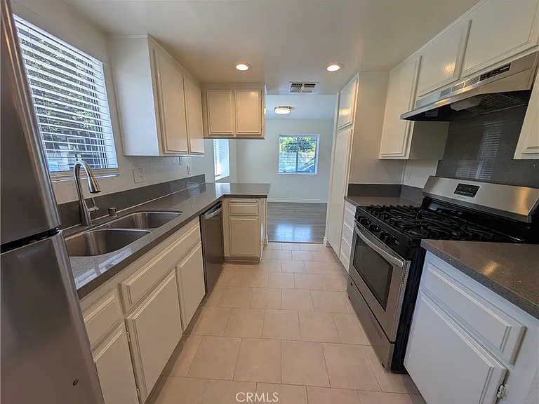 529 E Colorado Blvd #D — Photo 22