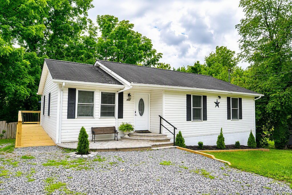 455 Stone St - Property Image