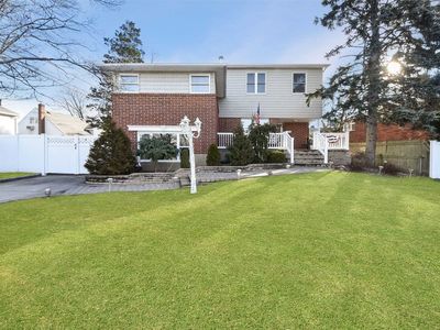 3 Winding Rd, Massapequa, NY, 11758