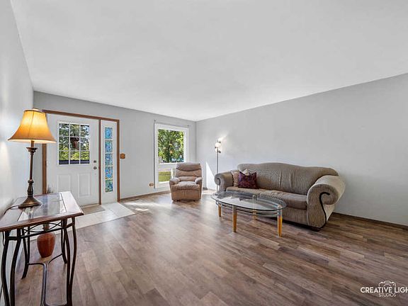 4th image of 2493 Carlton Dr