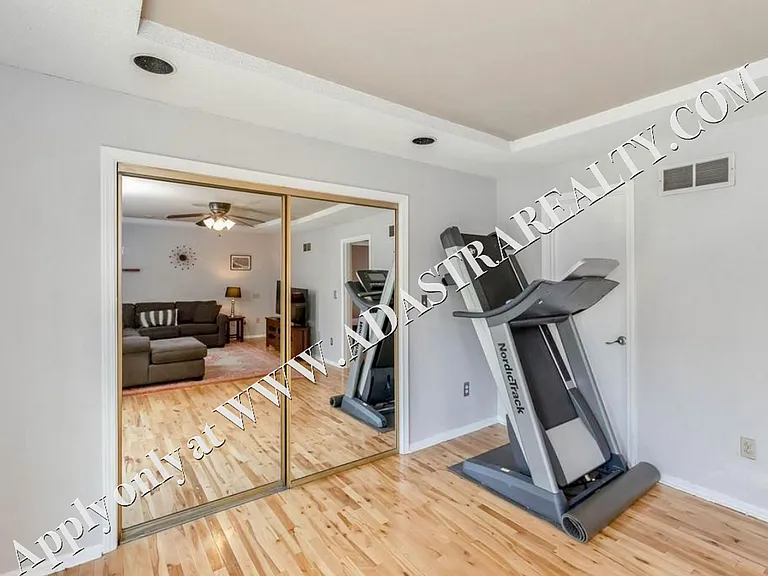2715 Holmes St — Photo 13