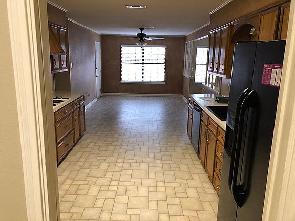3rd image of 8 Sugar Creek Pl