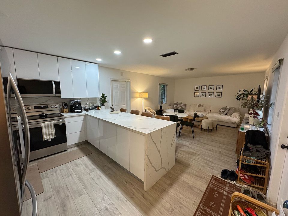 1st image of 3755 Oak Ave