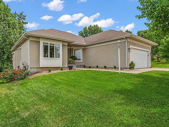 3rd image of 940 SW Woodbridge Ct