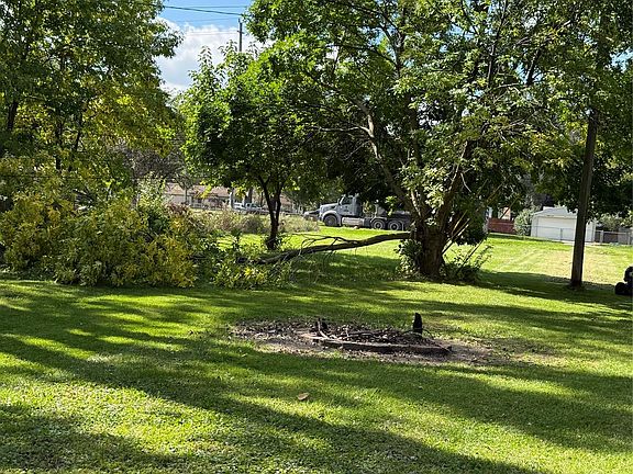 3rd image of 8126 Pardee Rd