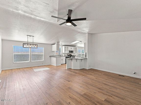 4th image of 1449 W Hualpai Rd