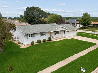 121 Palmer Dr, La Porte City, IA 50651