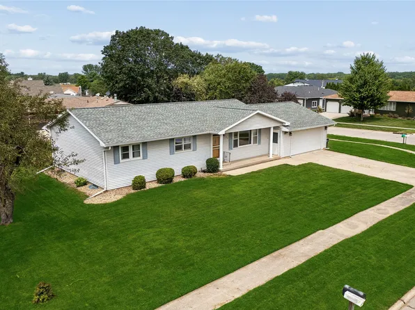 121 Palmer Dr, La Porte City, IA 50651