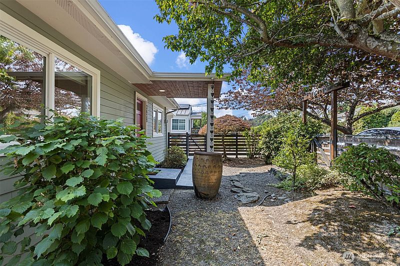3rd image of 3639 S Lucile Street