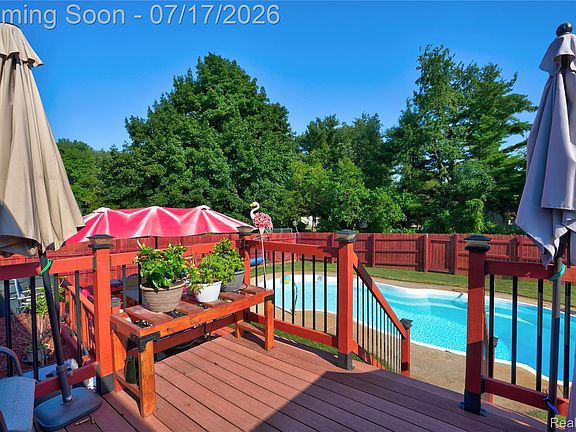 4th image of 5035 Island View Dr