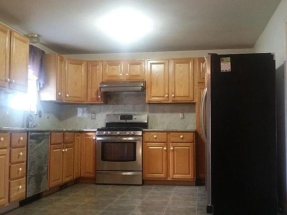 3rd image of 56 Katherine Dr