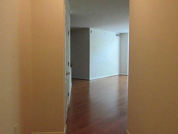 3rd image of 1021 N Garfield St APT 336