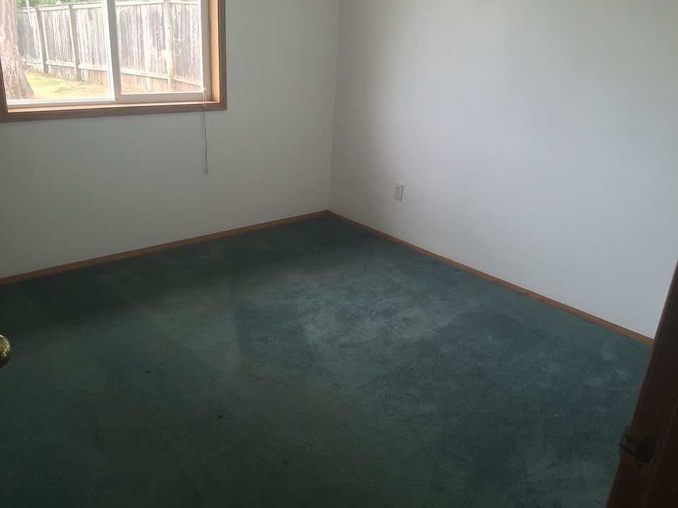 1st image of 15020 NE 51st St