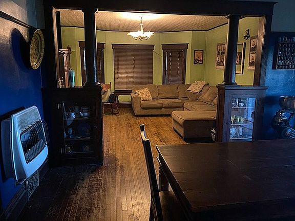 Dining room looking to LR