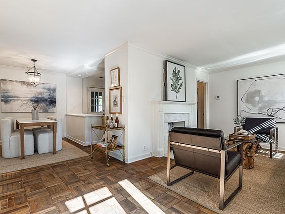 5th image of 628 Royal St