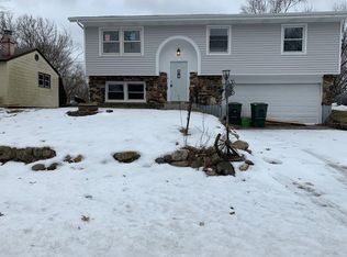 1105 Burr St, Lake In The Hills, IL 60156