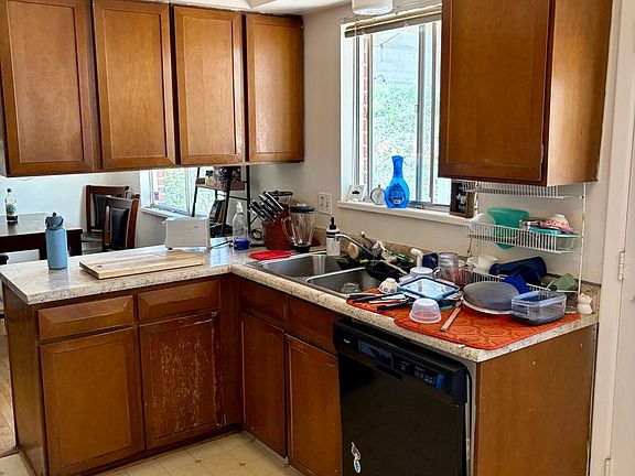 5th image of 1001 Waite Dr