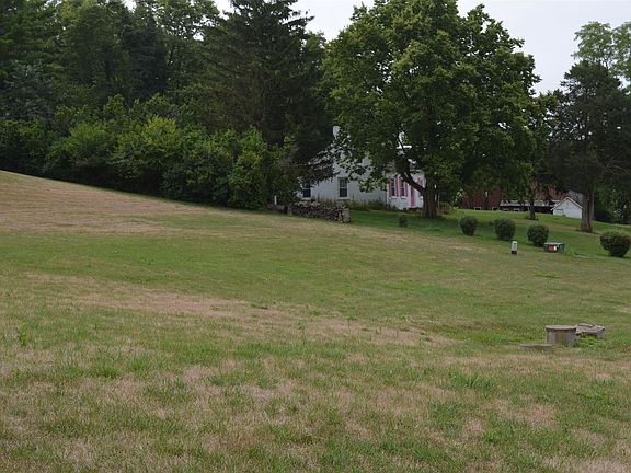 4th image of 33 Buckhorn Ct