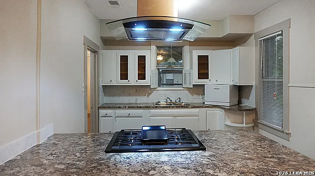 3 bed, 2.0 bath, 1386 sqft, $1,600 — Photo 3