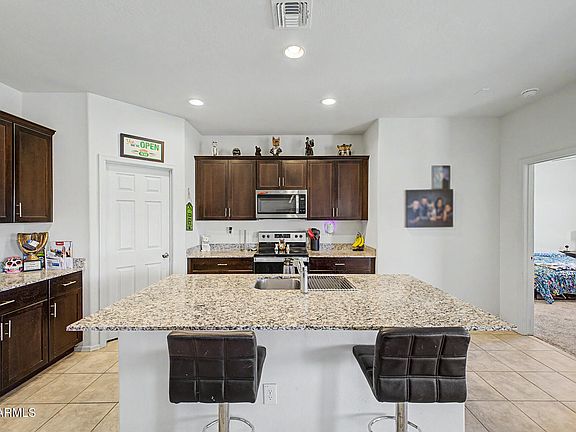 3rd image of 11214 W CHIPMAN Road