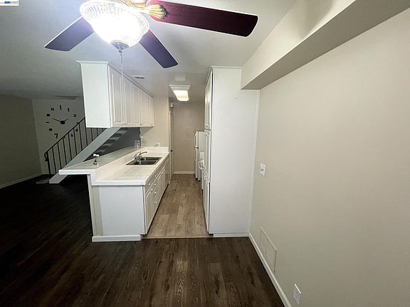 4th image of 32656 Brenda Way APT 2