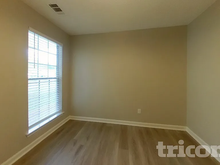 236 Galway Ln — Photo 4