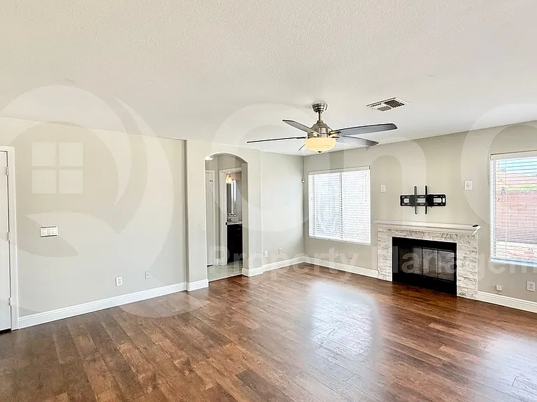 5124 W Geronimo St — Photo 4