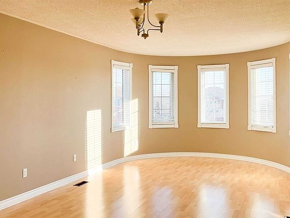 5th image of 1200 Greenwood Cres
