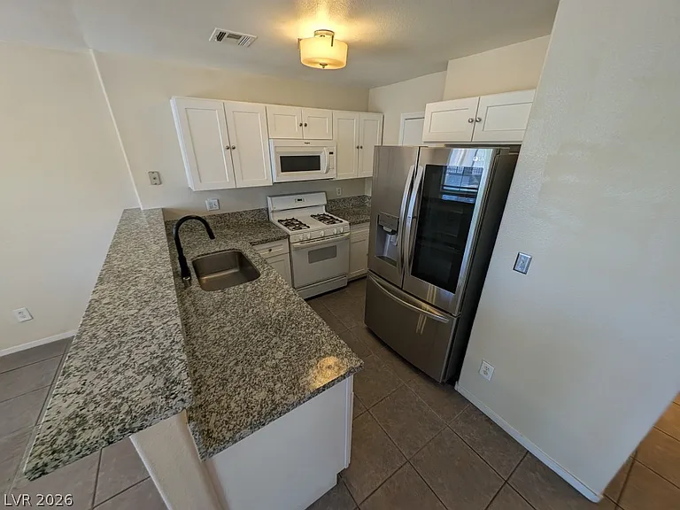 2520 Sierra Luna Ave #102 — Photo 9