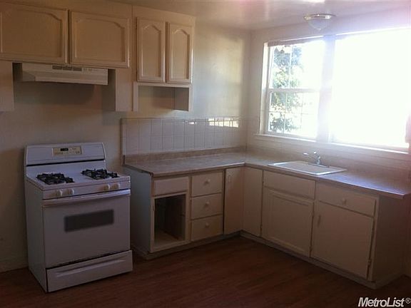 5th image of 216 E 1st St