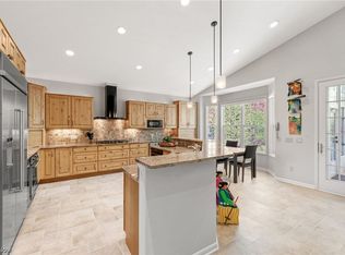 400 Blossom Ln, Chagrin Falls, OH 44022
