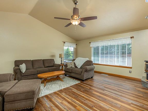 4th image of 4210 Desert Plateau Dr