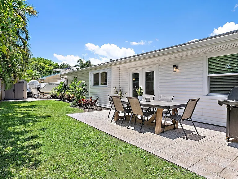 131 W Norfolk Rd — Photo 22