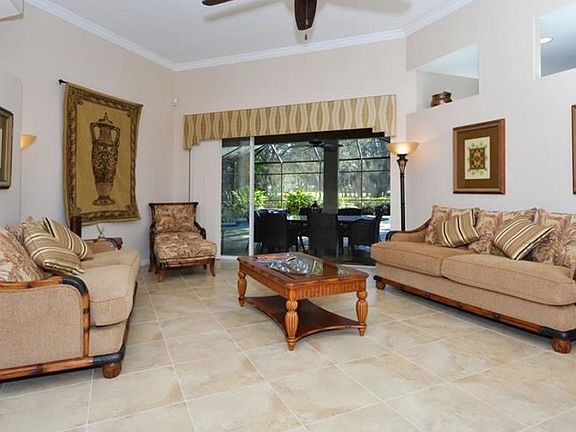 Formal Living Room to Lanai Access