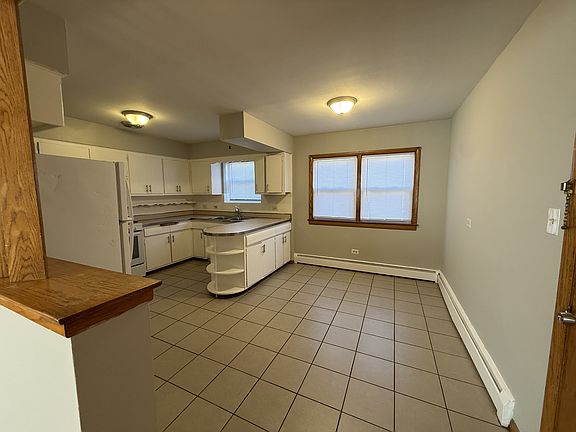 2nd image of 3522 S Oak Park Ave #1R