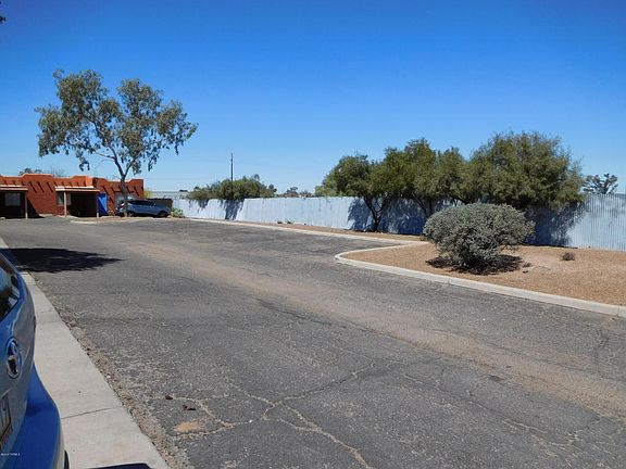 3rd image of 2823 N Estrella Ave