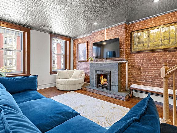 2nd image of 812 Washington St APT 4
