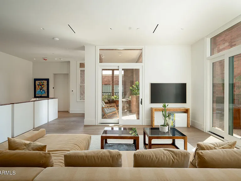 50 W Palm Ln — Photo 65