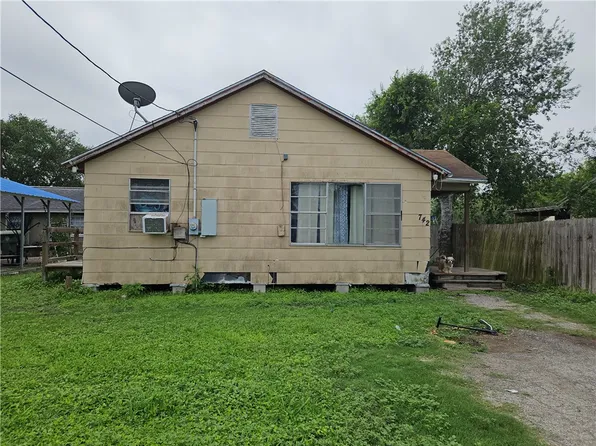 742 W 1st St, Alice, TX 78332