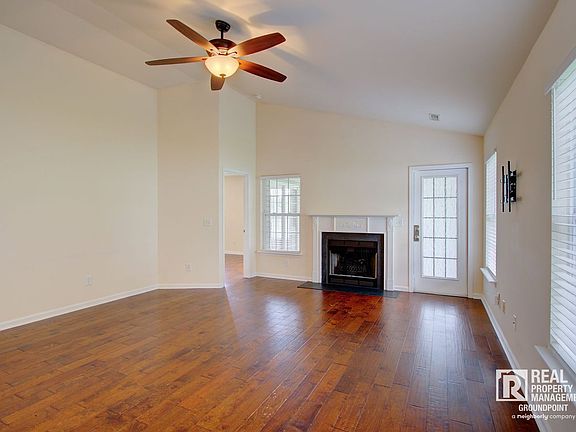 5th image of 302 Coosawatchie St