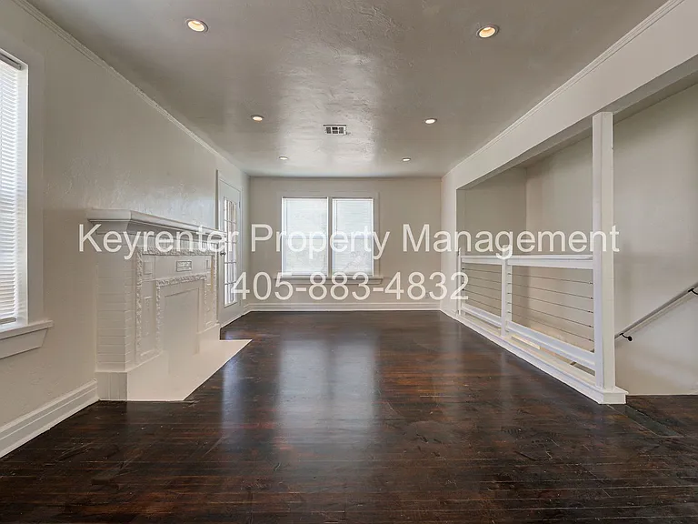 N Gatewood Ave Duplex — Photo 8