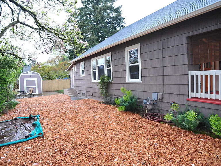 7030 SE Raymond Ct — Photo 27