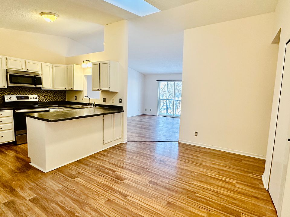 1st image of 2033 N Park Dr