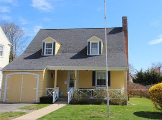 28 Whitwell Ave, Newport, RI 02840