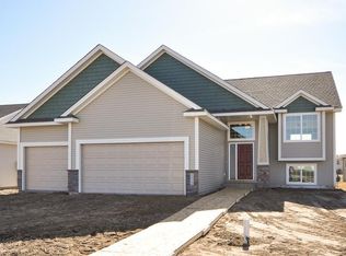 6062 W 137th St, Savage, MN 55378